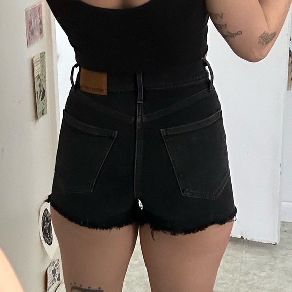 Denim Forum The Arlo Short, size 24. - Picture 3 of 6